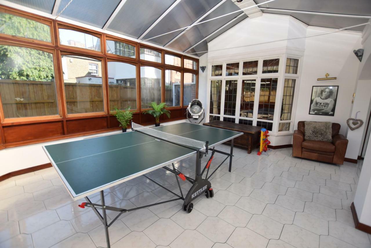 5 Bedroom Beach Front Property Southend-on-Sea Exterior photo