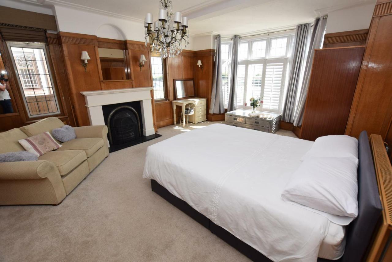 5 Bedroom Beach Front Property Southend-on-Sea Exterior photo