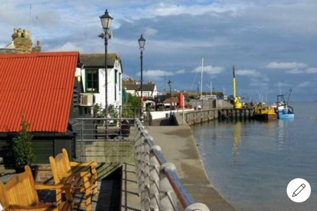 5 Bedroom Beach Front Property Southend-on-Sea Exterior photo