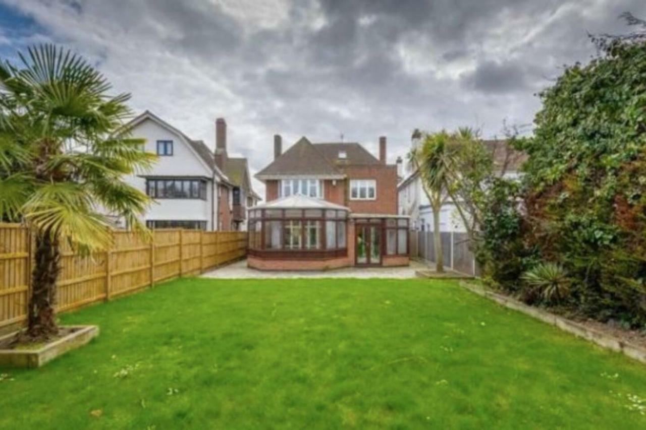 5 Bedroom Beach Front Property Southend-on-Sea Exterior photo