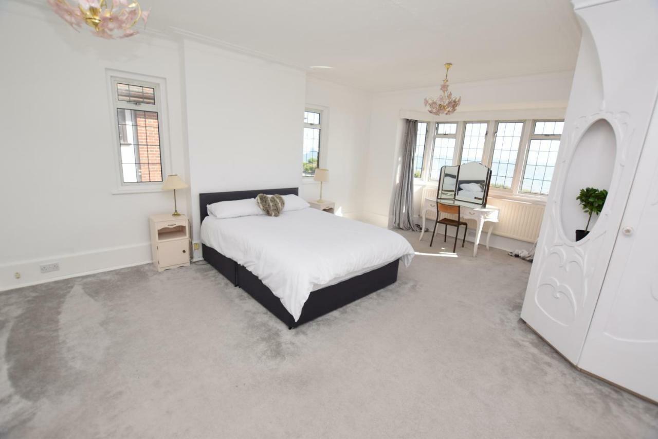5 Bedroom Beach Front Property Southend-on-Sea Exterior photo