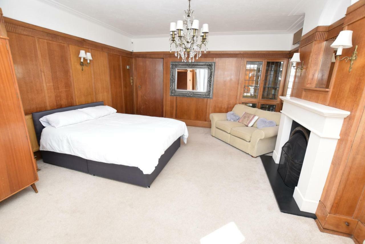 5 Bedroom Beach Front Property Southend-on-Sea Exterior photo