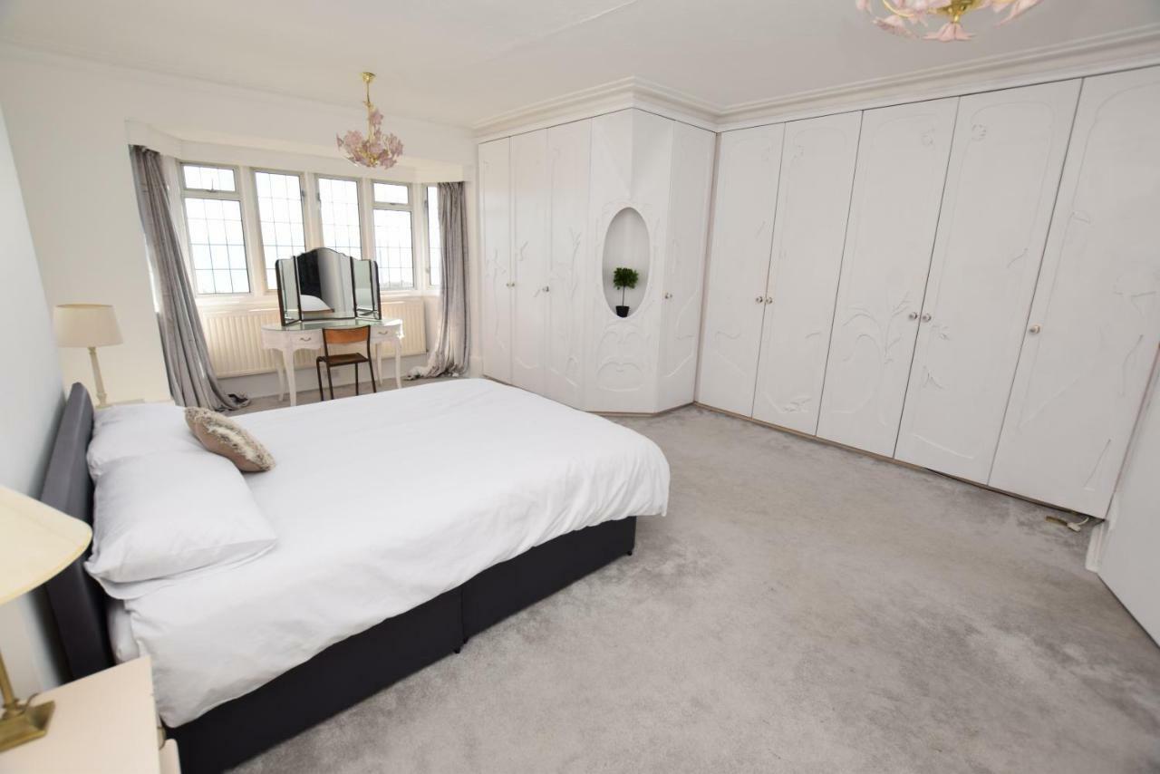5 Bedroom Beach Front Property Southend-on-Sea Exterior photo