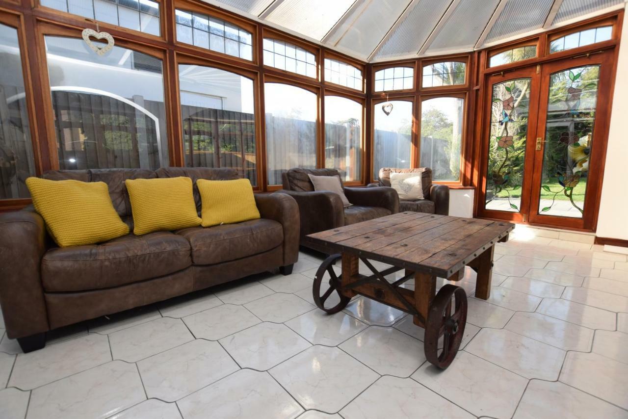 5 Bedroom Beach Front Property Southend-on-Sea Exterior photo
