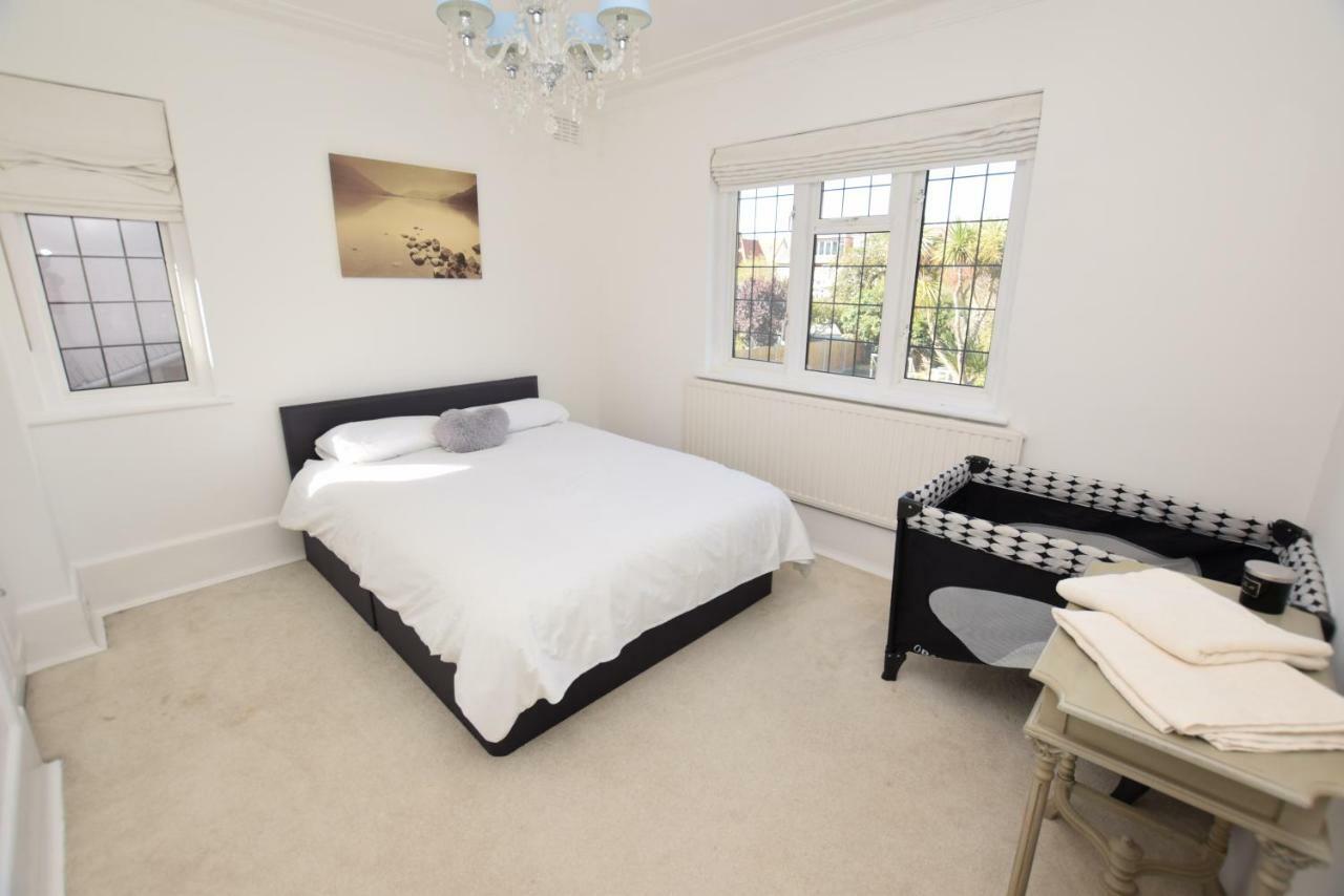 5 Bedroom Beach Front Property Southend-on-Sea Exterior photo